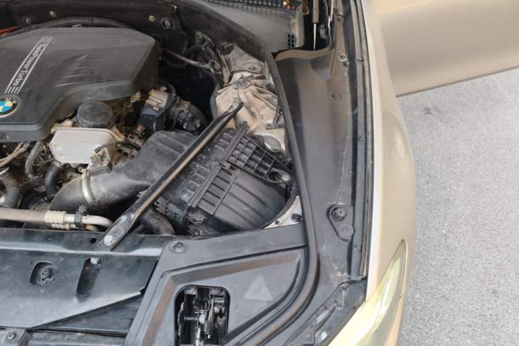 Used BMW 5 Series 2013 525Li Leading Model Engine Bay Left