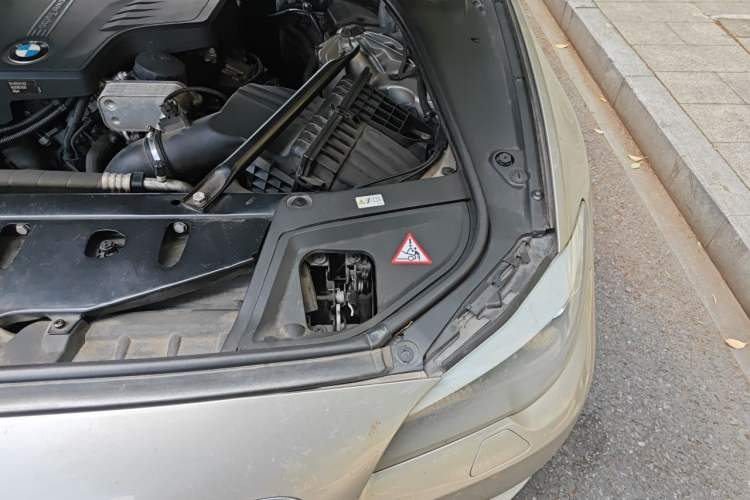 Used BMW 5 Series 2013 520Li Elegant Edition Engine Bay Left