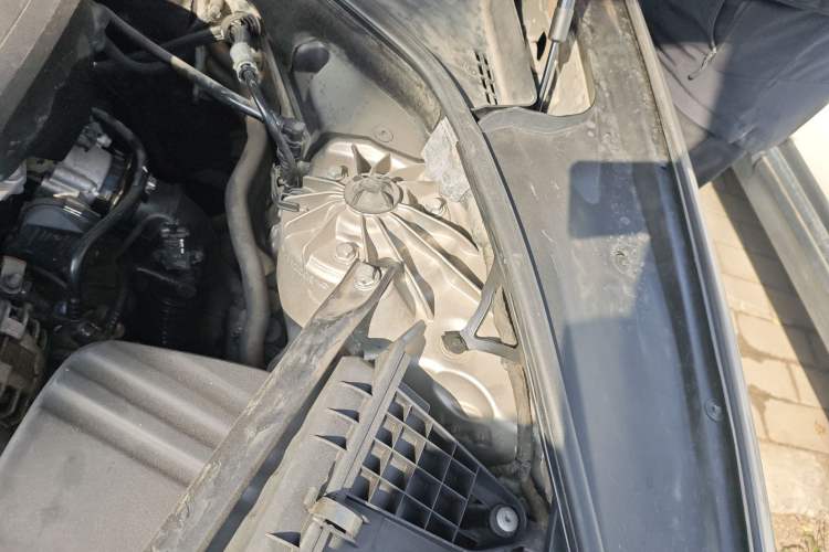 Used BMW 5 Series 2013 520Li Elegant Edition Engine Bay Left