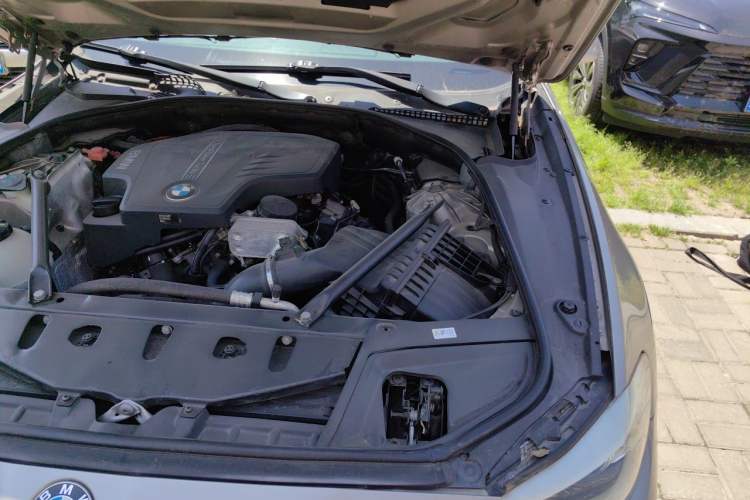 Used BMW 5 Series 2013 525Li Luxury Model Engine Bay Left
