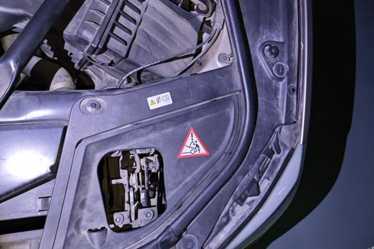 Used BMW 5 Series 2013 525Li Leading Model Engine Bay Left