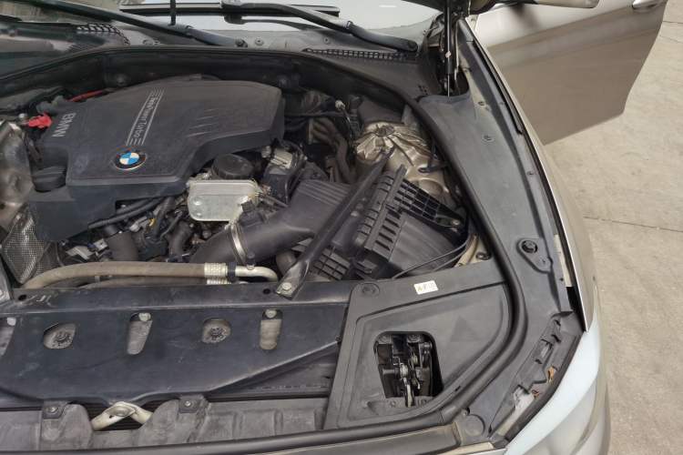 Used BMW 5 Series 2013 525Li Leading Model Engine Bay Left