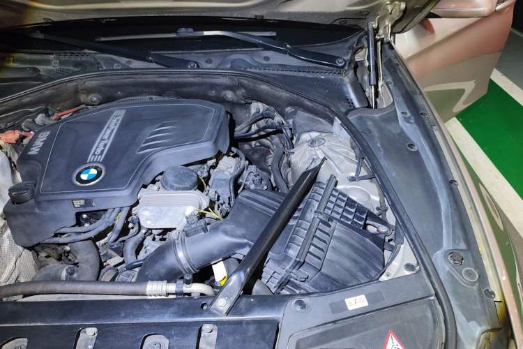 Used BMW 5 Series 2013 525Li Luxury Model Engine Bay Left