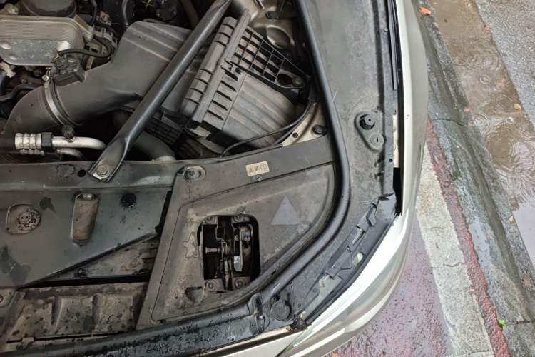Used BMW 5 Series 2013 525Li Leading Model Engine Bay Left