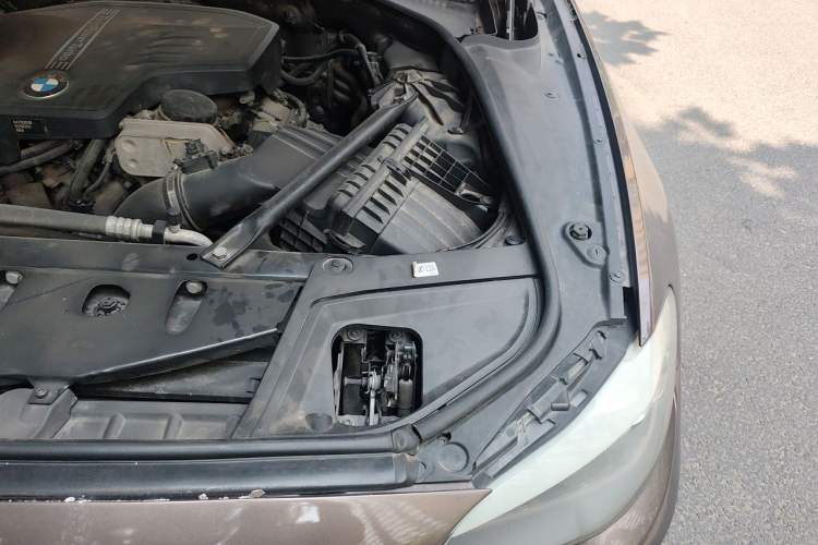 Used BMW 5 Series 2013 525Li Luxury Model Engine Bay Left