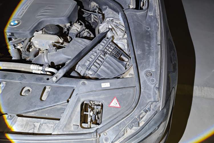 Used BMW 5 Series 2013 520Li Elegant Edition Engine Bay Left