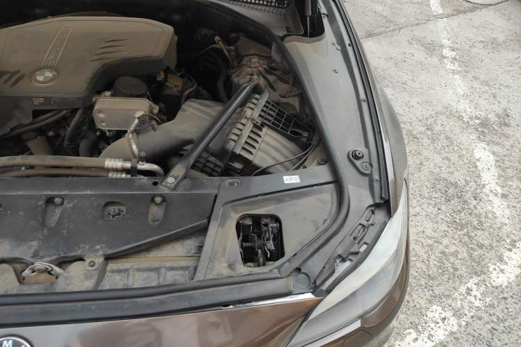 Used BMW 5 Series 2013 525Li Luxury Model Engine Bay Left