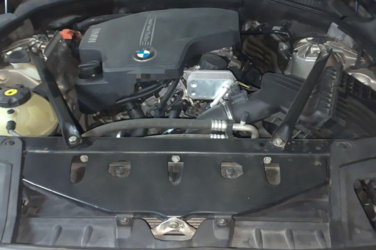 Used BMW 5 Series 2013 525Li Luxury Model Engine Bay