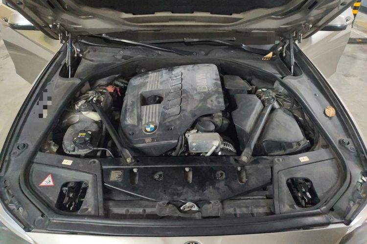 Used BMW 5 Series 2013 530Li Leading Model Engine Bay
