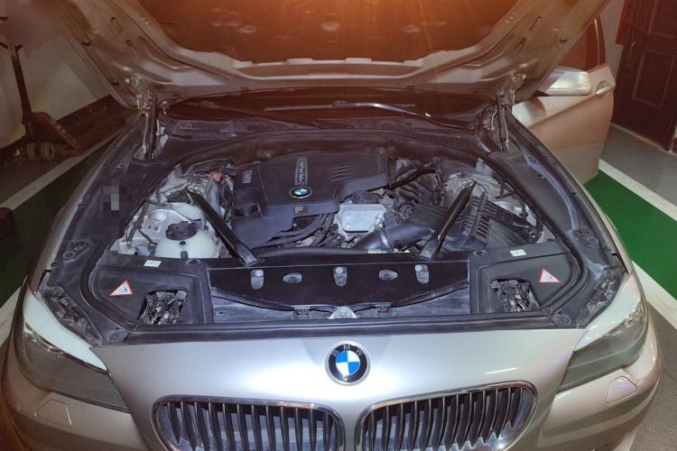 Used BMW 5 Series 2013 525Li Luxury Model Engine Bay