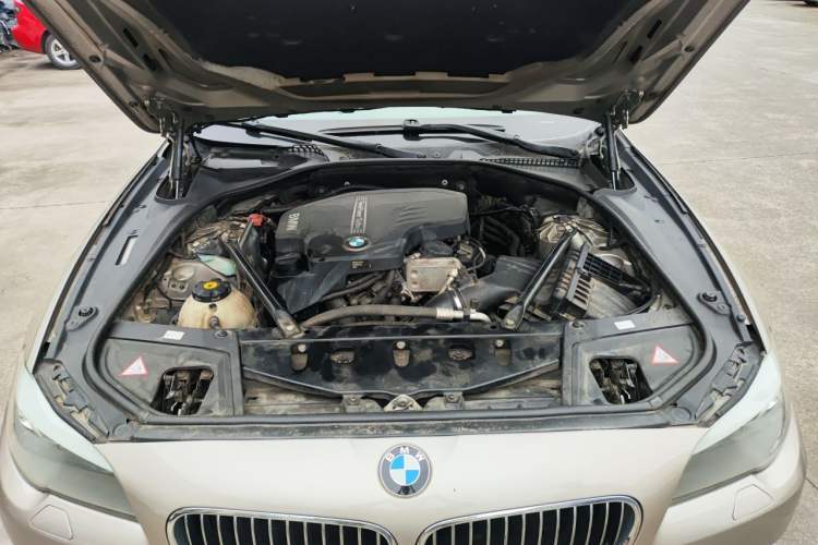 Used BMW 5 Series 2013 525Li Luxury Model Engine Bay