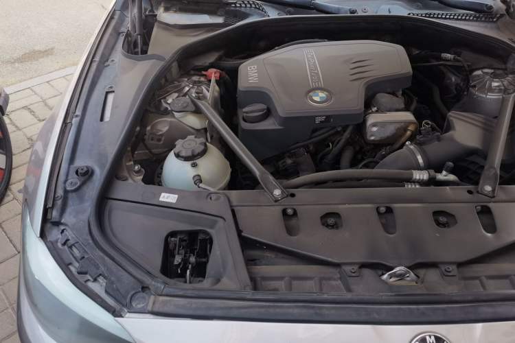 Used BMW 5 Series 2013 525Li Leading Model Engine Bay Right