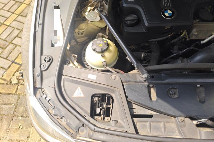 Used BMW 5 Series 2013 520Li Elegant Edition Engine Bay Right