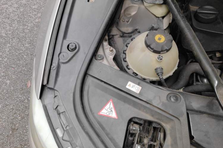 Used BMW 5 Series 2013 520Li Elegant Edition Engine Bay Right