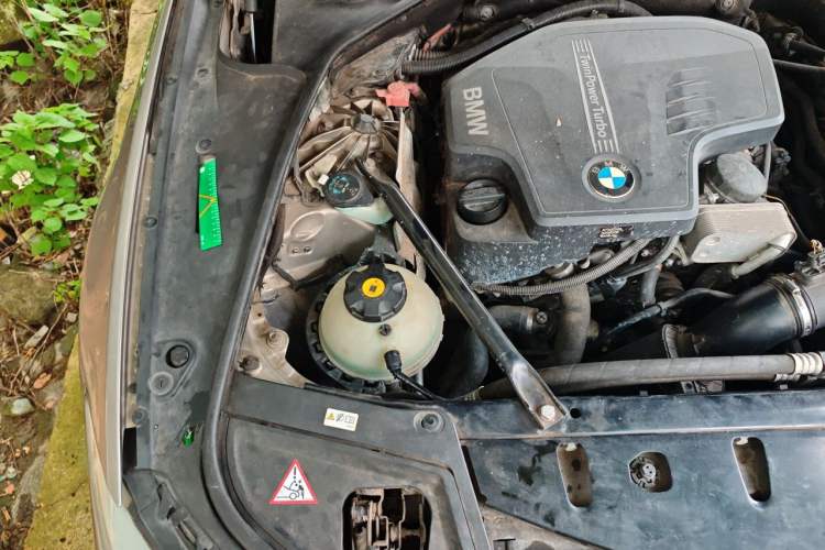 Used BMW 5 Series 2013 520Li Elegant Edition Engine Bay Right