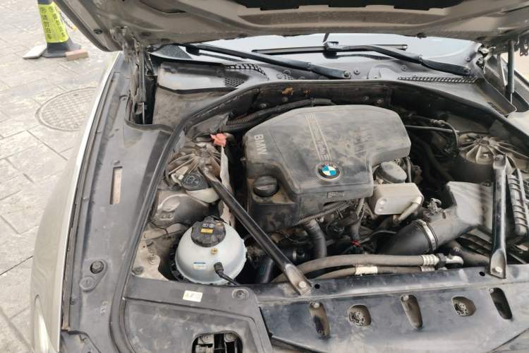 Used BMW 5 Series 2013 525Li Leading Model Engine Bay Right