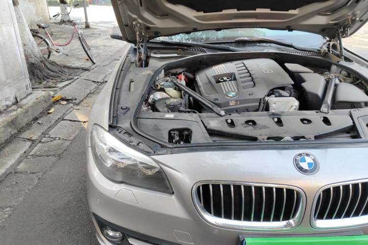 Used BMW 5 Series 2013 530Li Leading Model Engine Bay Right