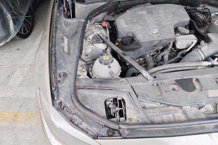 Used BMW 5 Series 2013 525Li Luxury Model Engine Bay Right