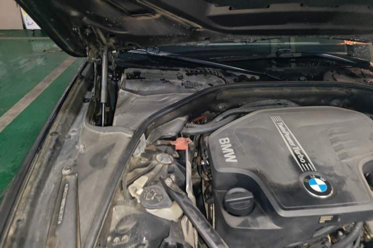Used BMW 5 Series 2013 525Li Leading Model Engine Bay Right