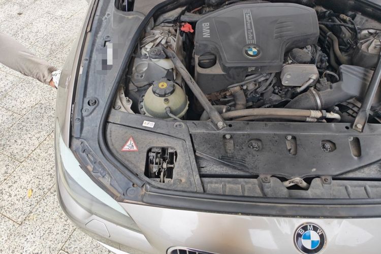Used BMW 5 Series 2013 520Li Elegant Edition Engine Bay Right