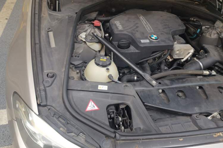 Used BMW 5 Series 2013 520i Elegant Edition Engine Bay Right