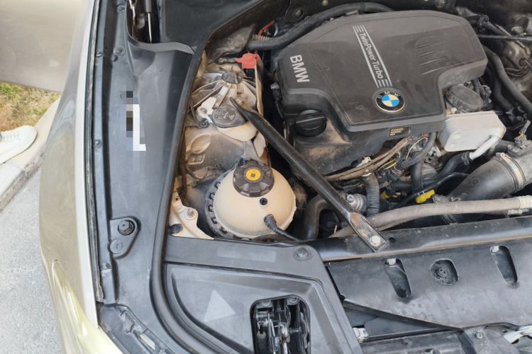 Used BMW 5 Series 2013 525Li Leading Model Engine Bay Right