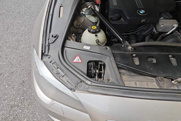 Used BMW 5 Series 2013 520Li Elegant Edition Engine Bay Right