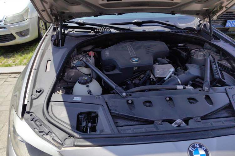 Used BMW 5 Series 2013 525Li Luxury Model Engine Bay Right