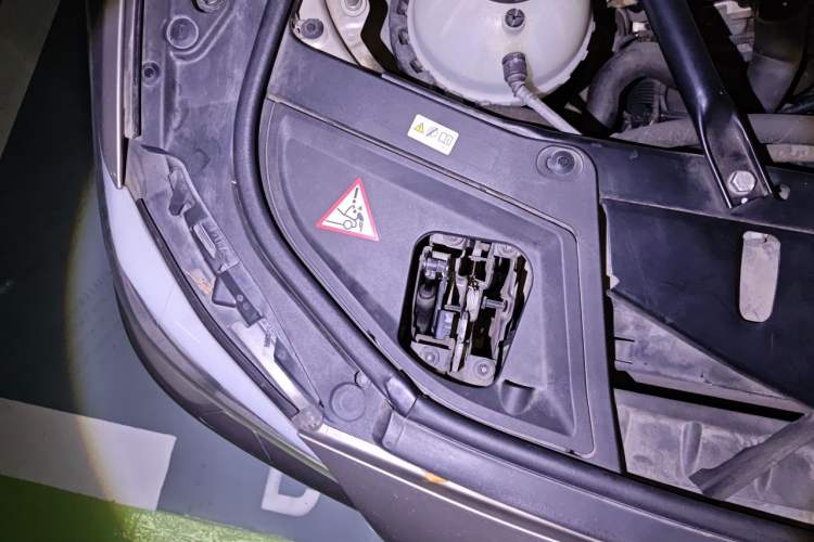 Used BMW 5 Series 2013 525Li Leading Model Engine Bay Right