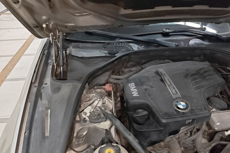 Used BMW 5 Series 2013 525Li Luxury Model Engine Bay Right