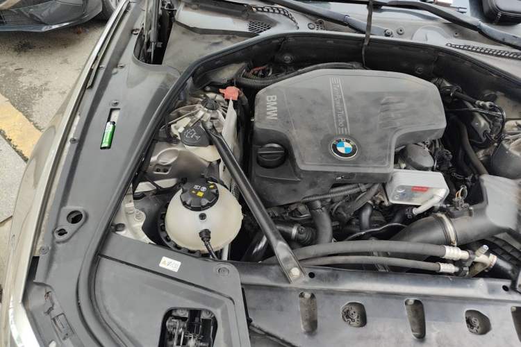Used BMW 5 Series 2013 525Li Zhuole Edition Engine Bay Right