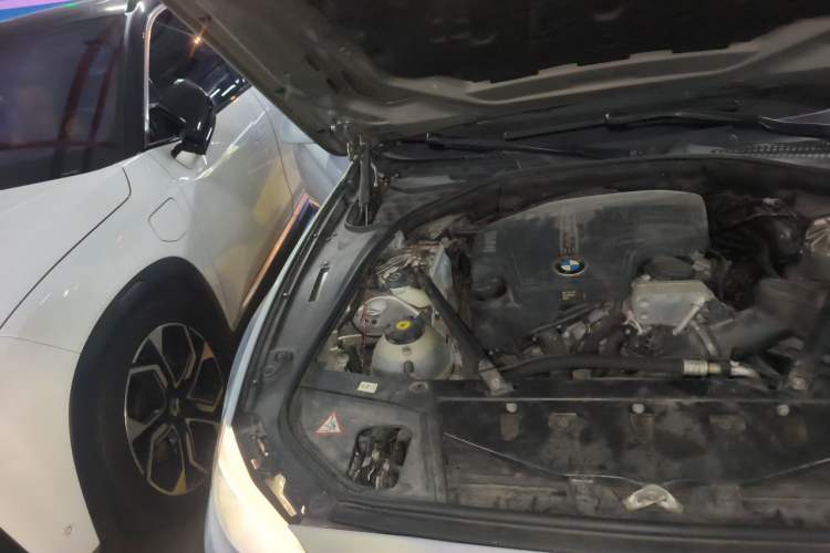 Used BMW 5 Series 2013 525Li Luxury Model Engine Bay Right