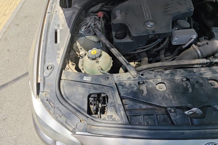 Used BMW 5 Series 2013 525Li Luxury Model Engine Bay Right