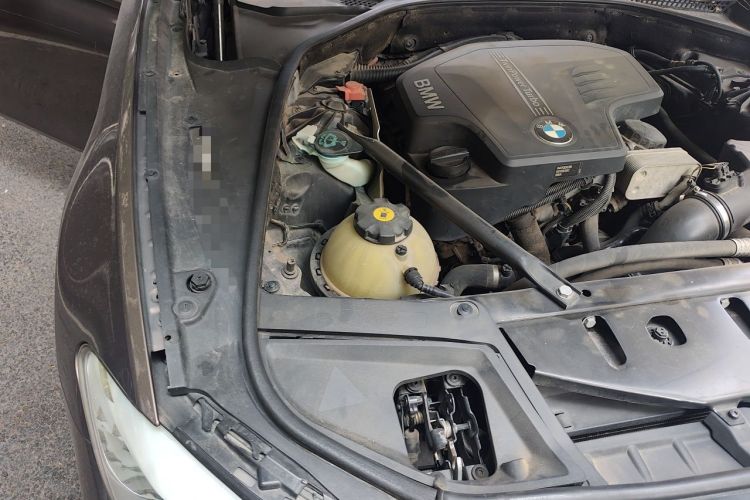 Used BMW 5 Series 2013 525Li Luxury Model Engine Bay Right