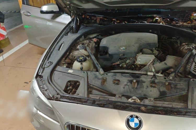 Used BMW 5 Series 2013 525Li Leading Model Engine Bay Right