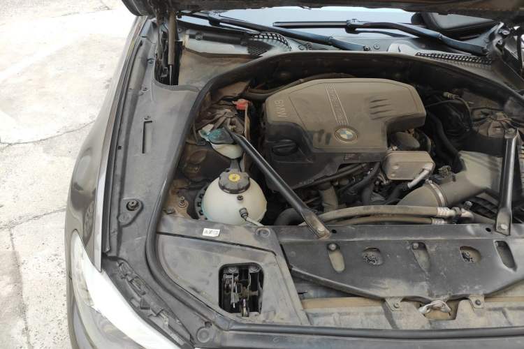 Used BMW 5 Series 2013 525Li Luxury Model Engine Bay Right