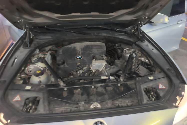 Used BMW 5 Series 2013 525Li Luxury Model Engine Bay