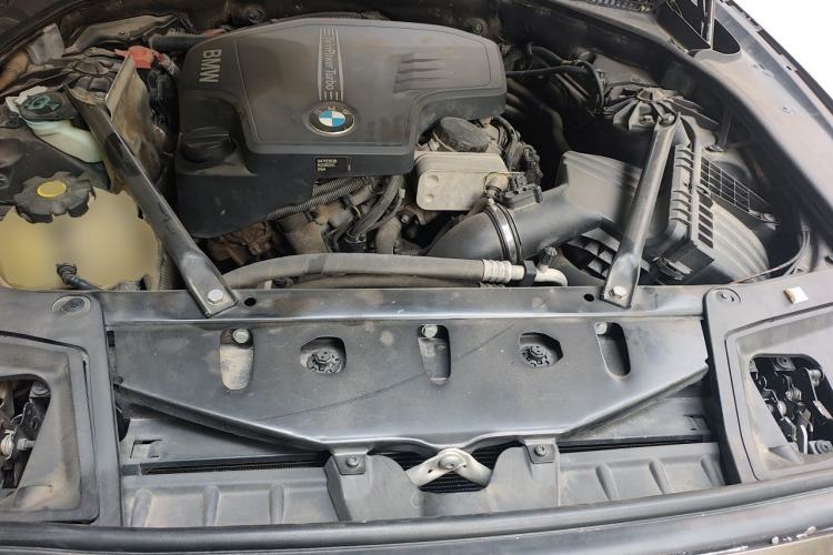 Used BMW 5 Series 2013 525Li Luxury Model Engine Bay