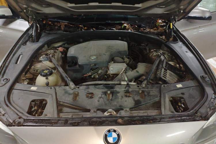 Used BMW 5 Series 2013 525Li Leading Model Engine Bay