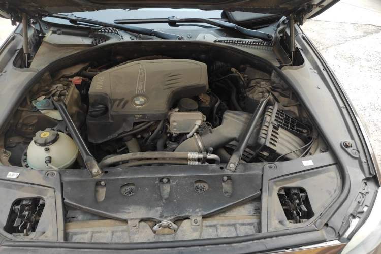 Used BMW 5 Series 2013 525Li Luxury Model Engine Bay