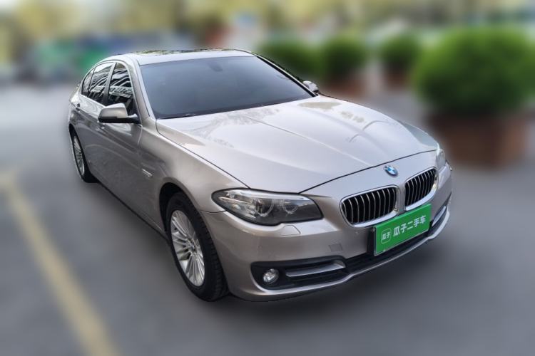 Used BMW 5 Series 2013 525Li Leading Model Front Right 45 Deg