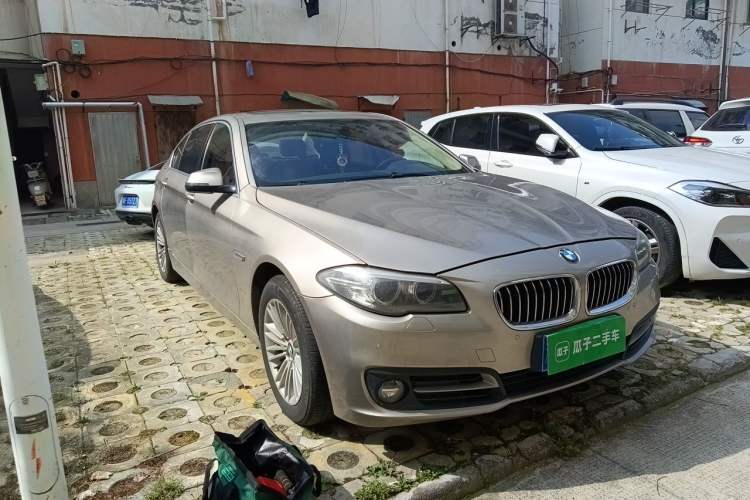 Used BMW 5 Series 2013 525Li Leading Model Front Right 45 Deg