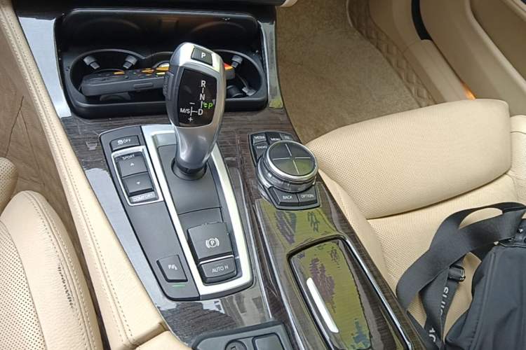 Used BMW 5 Series 2013 530Li Luxury Model Gear Lever