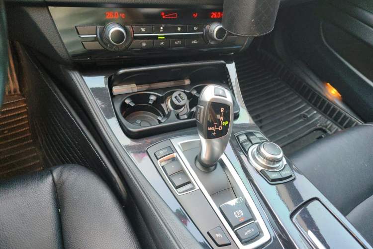 Used BMW 5 Series 2013 520i Elegant Edition Gear Lever