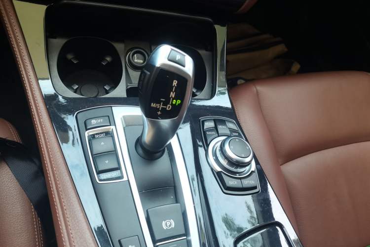 Used BMW 5 Series 2013 520i Elegant Edition Gear Lever