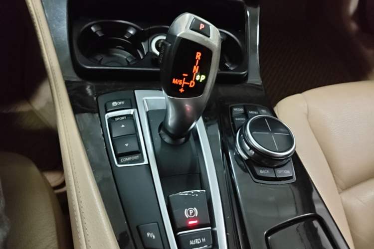 Used BMW 5 Series 2013 525Li Luxury Model Gear Lever