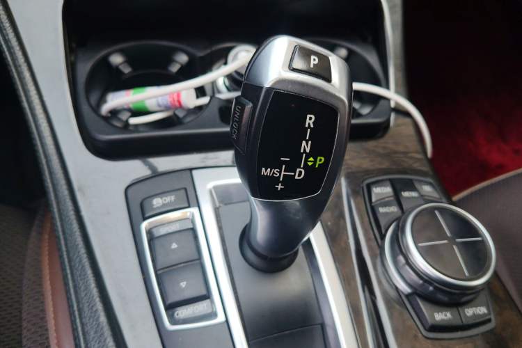 Used BMW 5 Series 2013 525Li Luxury Model Gear Lever