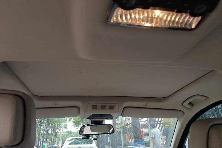 Used BMW 5 Series 2013 530Li Leading Model Headliner