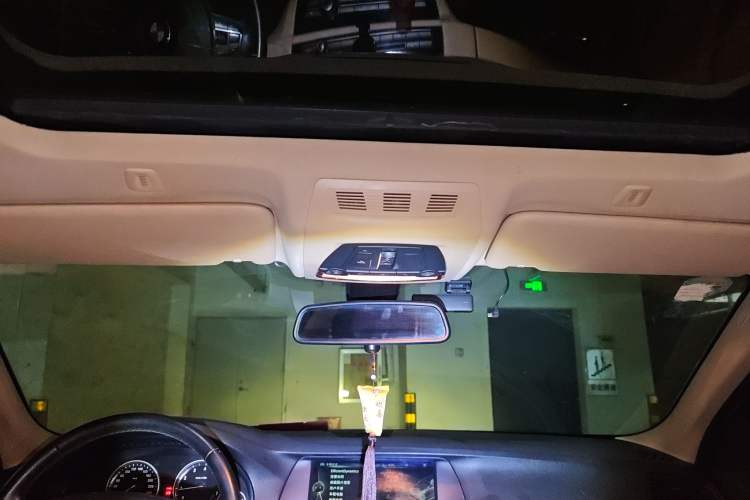 Used BMW 5 Series 2013 525Li Luxury Model Headliner