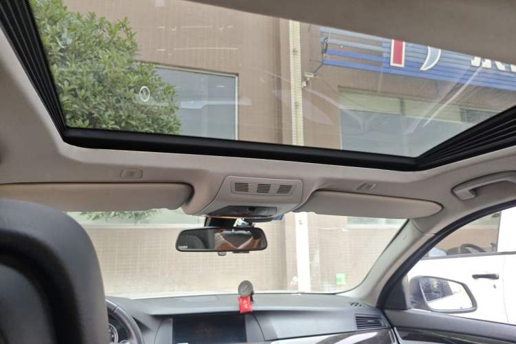 Used BMW 5 Series 2013 530Li Leading Model Headliner